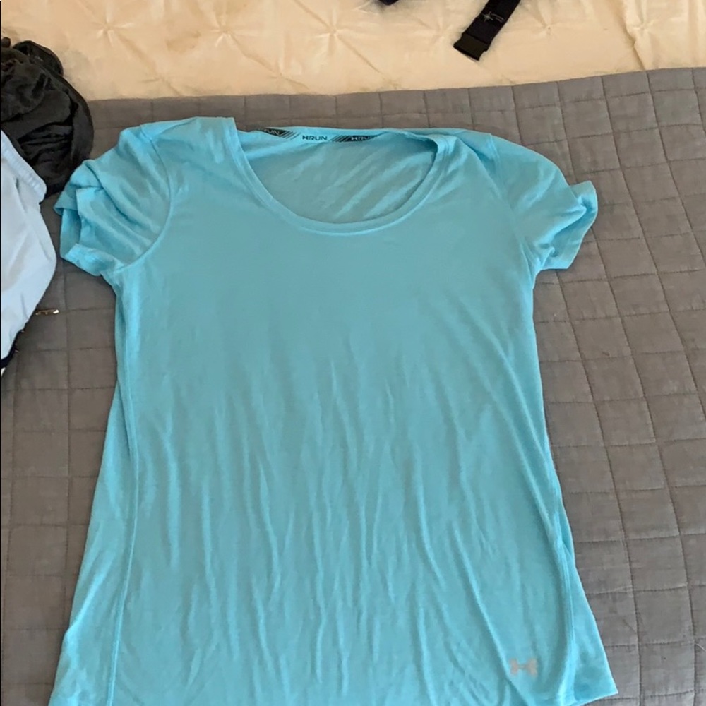 Active wear underarmour short sleeve shirt